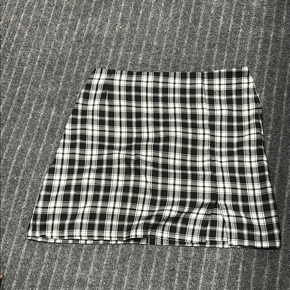 Pre-Loved: Stylish Black and White Plaid Skirt